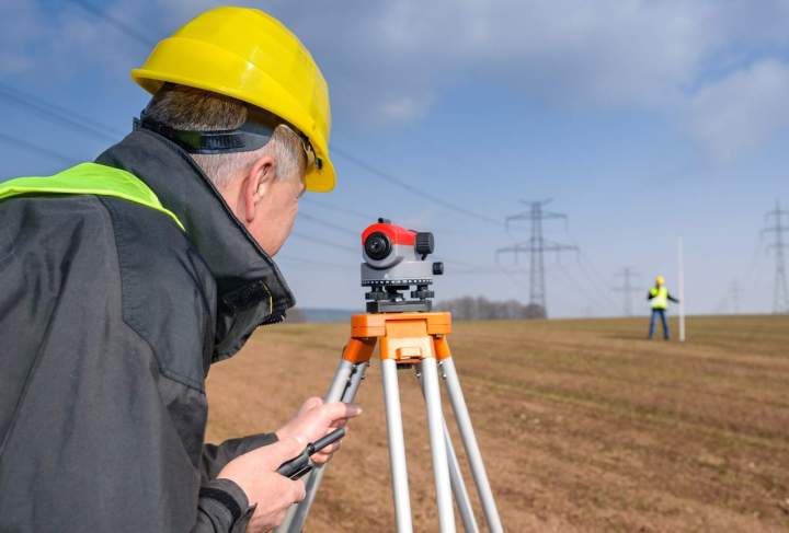 Nous réalisons vos travaux topographiques avec précision.